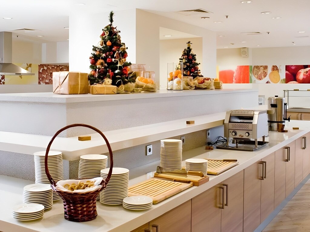 هتل هالیدی این موسکووسکی ووروتا